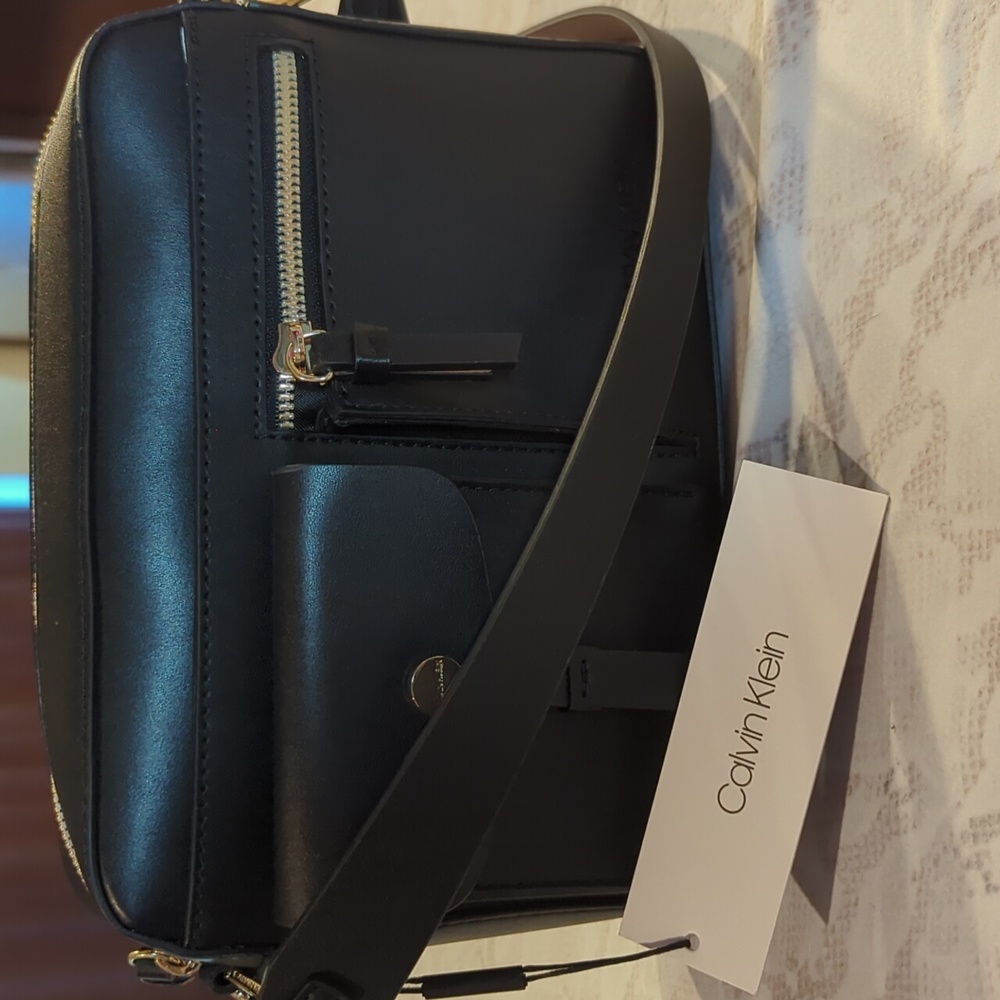 NWT Calvin Klein Rossa Crossbody -Gold tone hardware